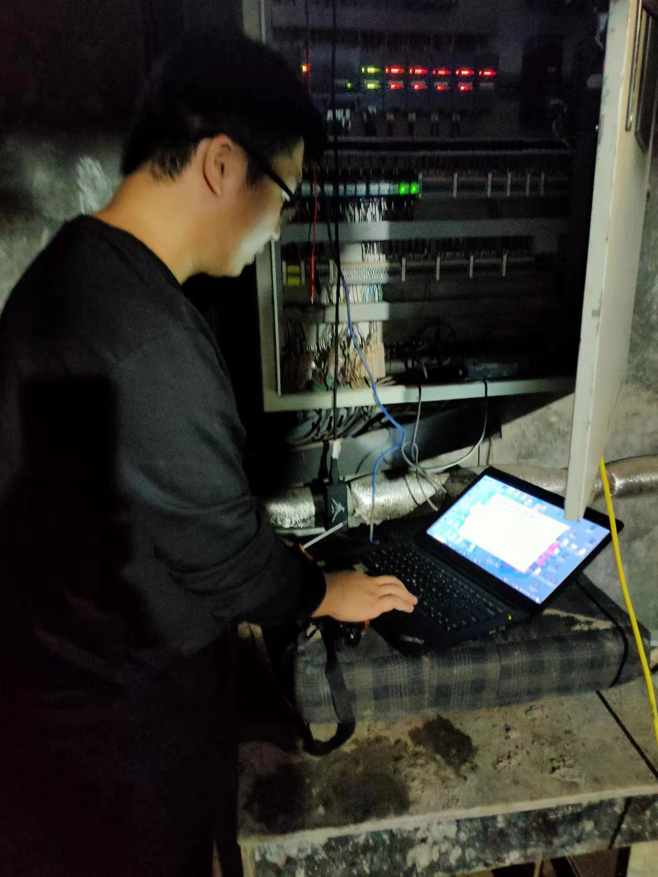 【国庆坚守，此刻我在岗】问鼎娱乐app人全力备战今冬供暖（三）(图5)